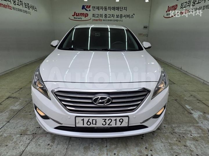 Hyundai Sonata 2017 KMHE341CBHA261666 — 2