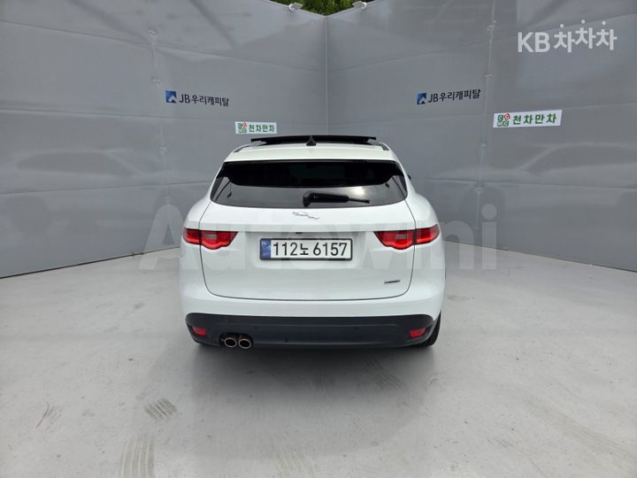 Jaguar F PACE 2018 SADCA2BN7JA266646 — 3