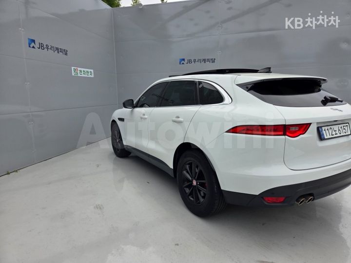 Jaguar F PACE 2018 SADCA2BN7JA266646 — 4