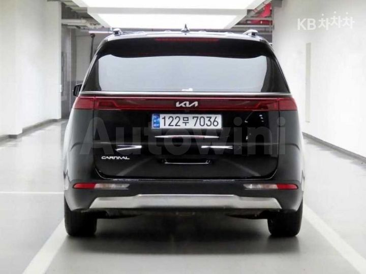 Kia Carnival 2023 KNANE813BPS237802 — 3