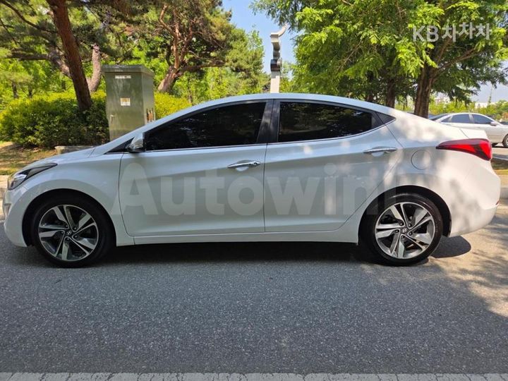 Hyundai Avante 2015 — 2