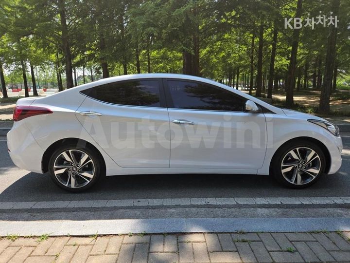 Hyundai Avante 2015 — 5