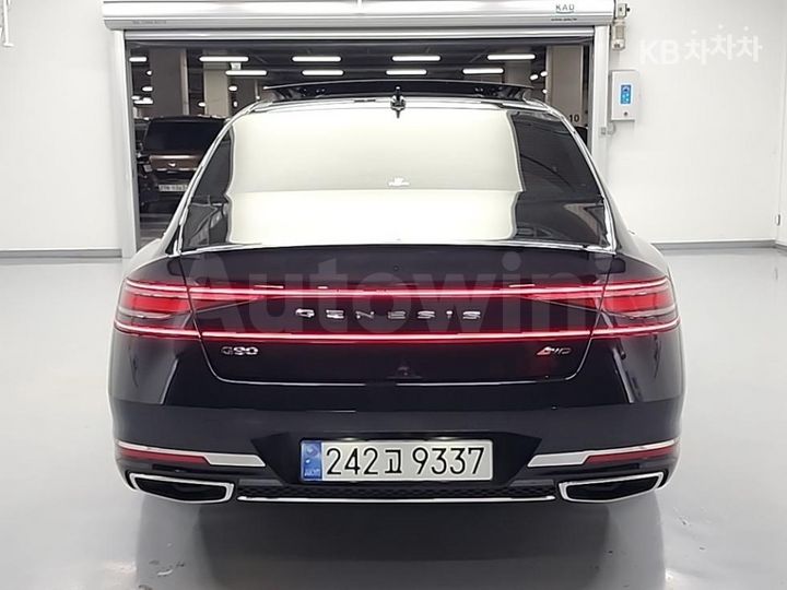 Genesis G90 2022 KMTFA41DDNU006338 — 3