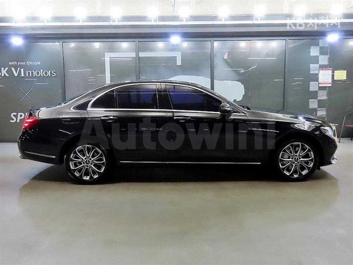 Mercedes-Benz E Class 2017 WDDZF4KB1HA090816 — 3