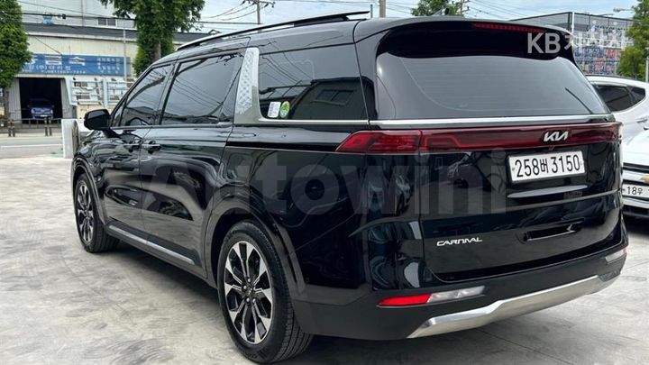 Kia Carnival 2023 KNANE813BPS326302 — 4