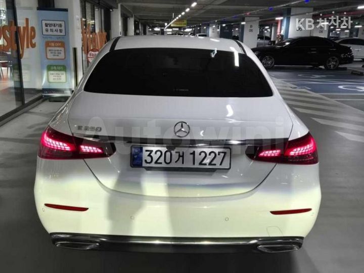 Mercedes-Benz E Class 2021 W1KZF4FB8MA943555 — 5