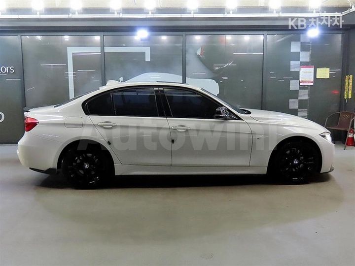 BMW 3 Series 2017 WBA8C5105HK854713 — 3
