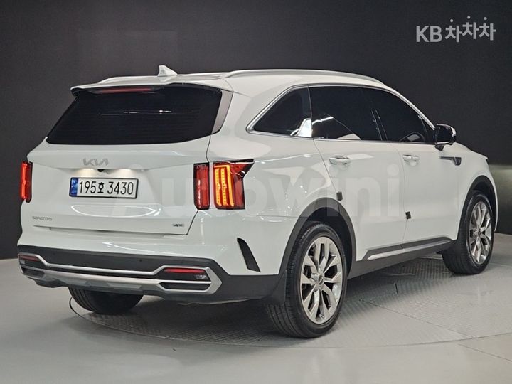 Kia Sorento 2023 KNARG81FHPA207815 — 4