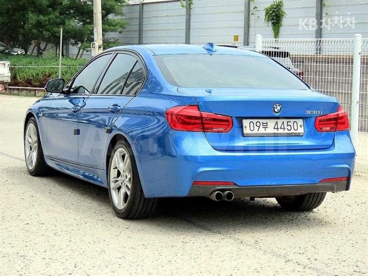 BMW 3 Series 2017 WBA8B9105HK704823 — 3