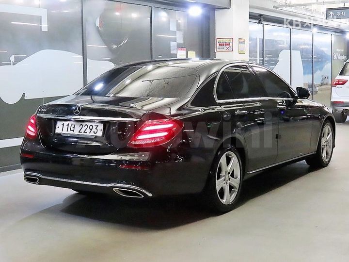 Mercedes-Benz E Class 2017 WDDZF4CB2HA132683 — 4