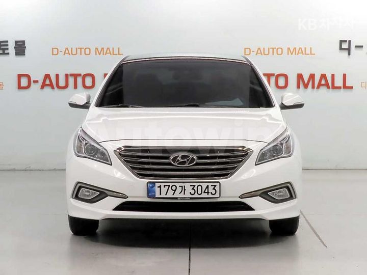 Hyundai Sonata 2017 KMHE341DBHA340765 — 2