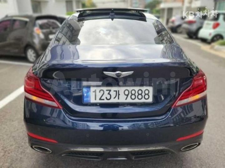 Genesis G70 2019 KMTG341ADKU047181 — 4