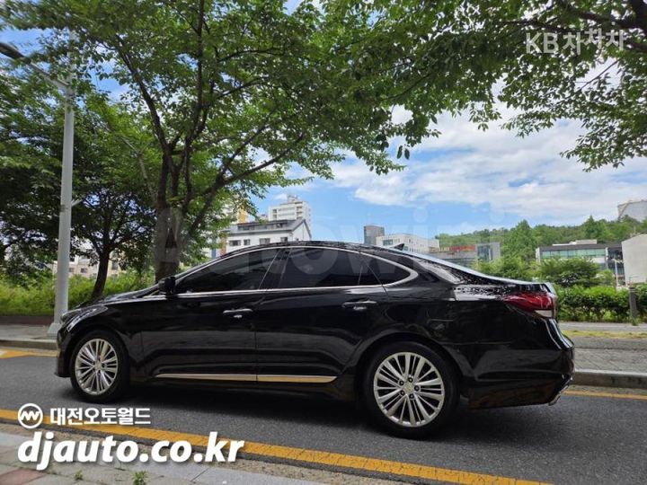 Hyundai Aslan