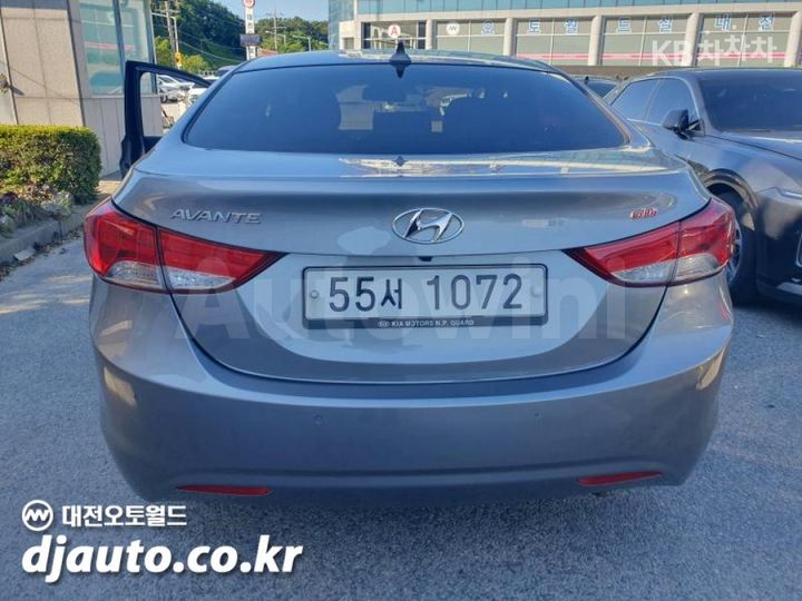 Hyundai Avante 2013 KMHDH41DBDU677328 — 3