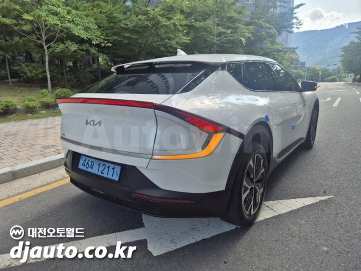 Kia EV6 2022 KNAC281AFNA061388 — 4