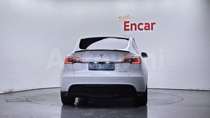 Tesla Model Y 2021 — 3