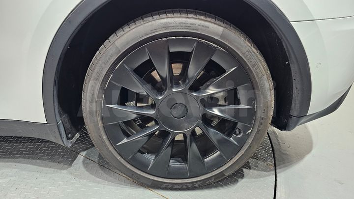 Tesla Model Y 2021 — 4