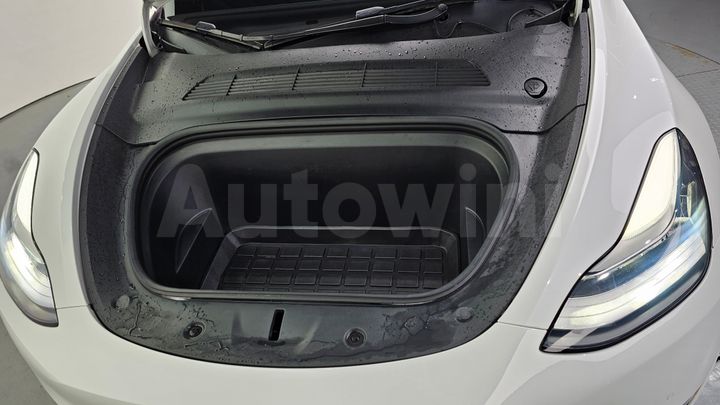 Tesla Model Y 2021 — 5