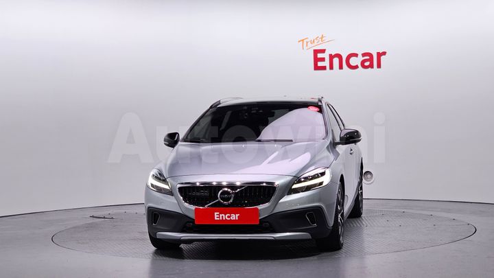 Volvo V40 2019 — 3