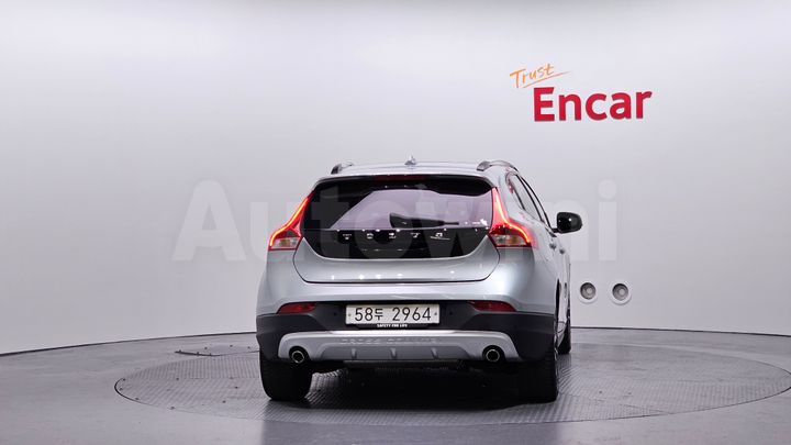 Volvo V40 2019 — 4