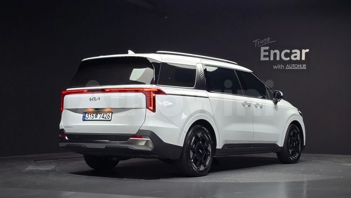 Kia Carnival 2025 — 2