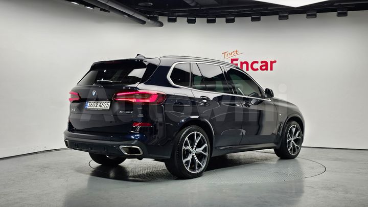 BMW X5 2023 — 2