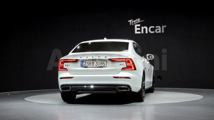 Volvo S60 2022 — 4
