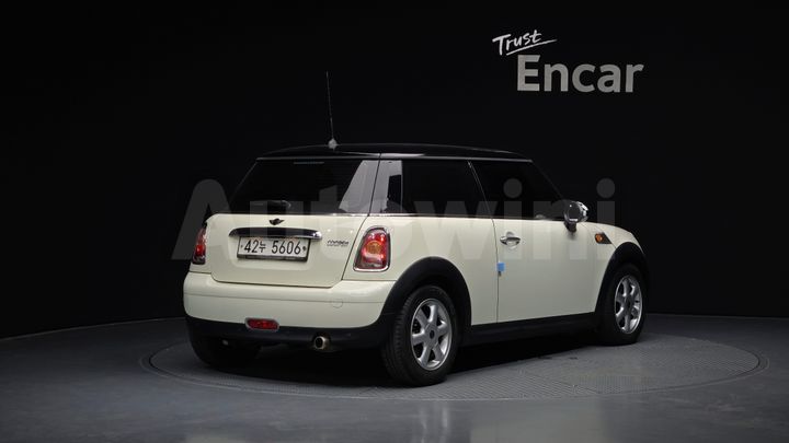 Mini Cooper 2010 — 2