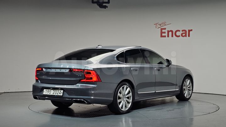 Volvo S90 2019 — 2