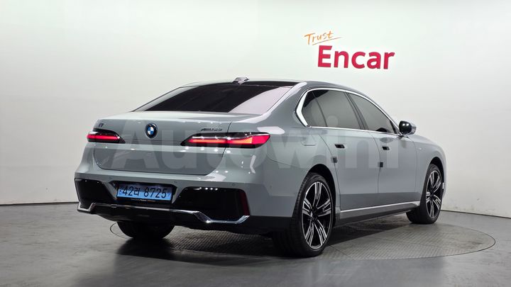 BMW i7 2025 — 2