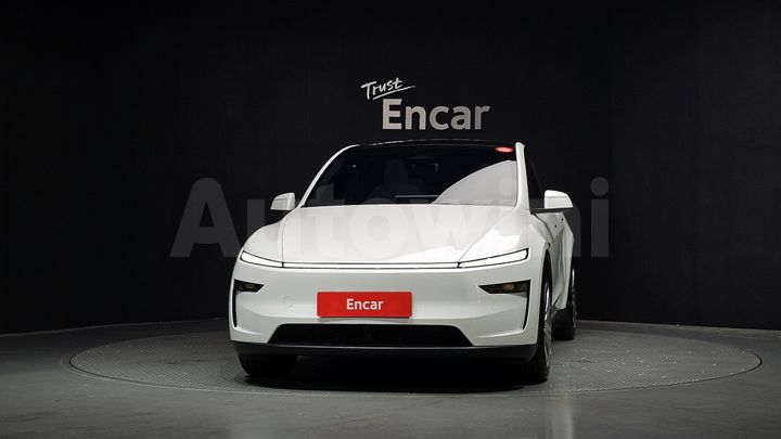 Tesla Model Y 2025 — 3