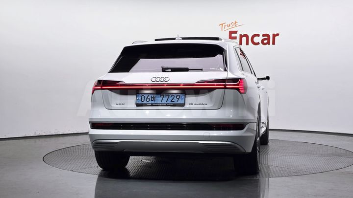 Audi e-tron 2022 — 4
