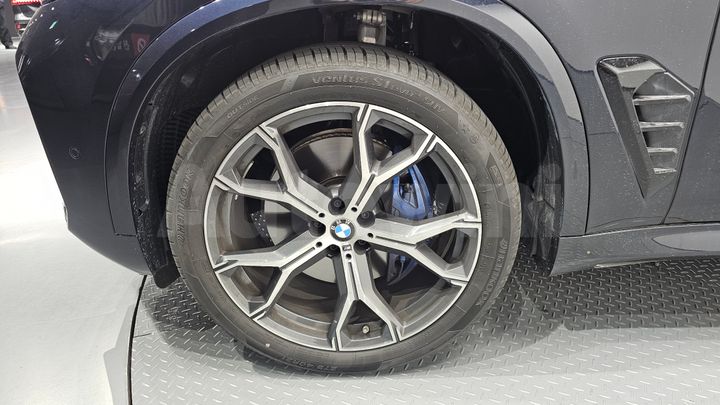 BMW X5 2026 — 5