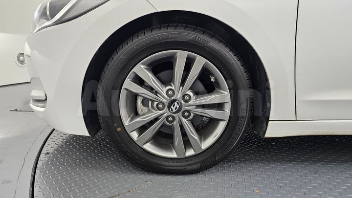 Hyundai Avante 2017 — 5