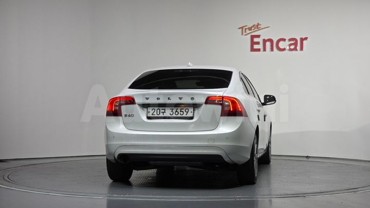 Volvo S60 2015 — 4