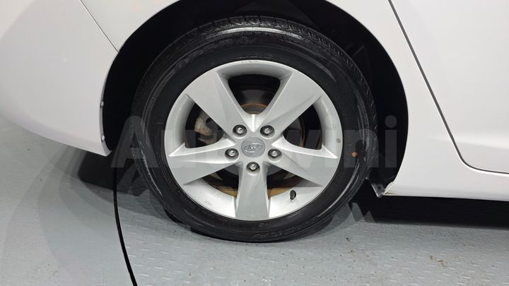 Hyundai Avante 2013 — 5