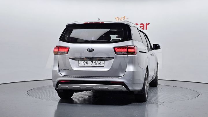 Kia Carnival 2015 — 4