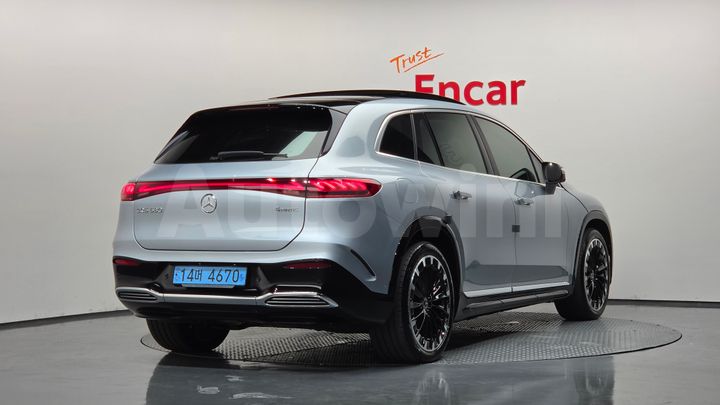 Mercedes Benz EQS