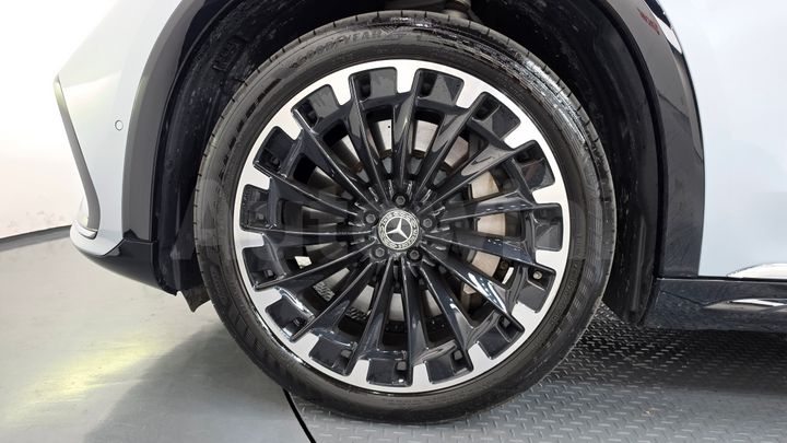 Mercedes Benz EQS