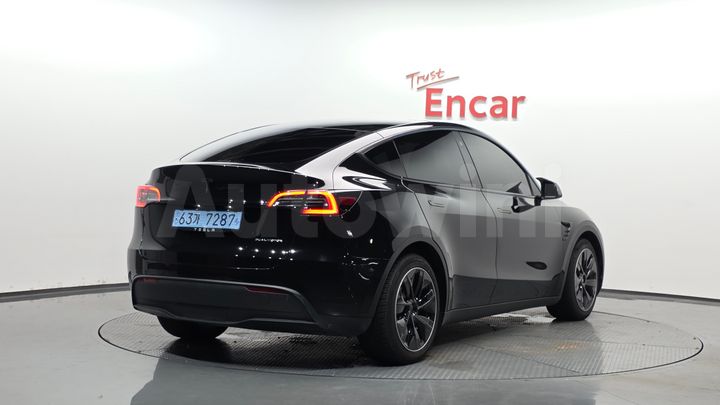 Tesla Model Y 2021 — 2