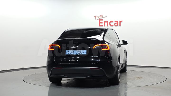 Tesla Model Y 2021 — 4