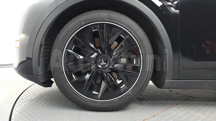 Tesla Model Y 2021 — 5