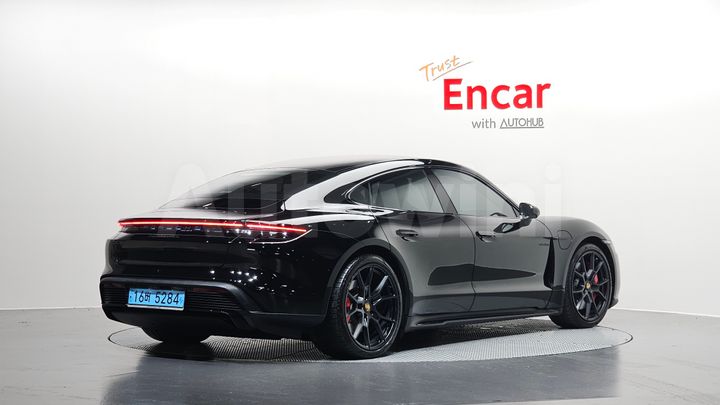 Porsche Taycan 2022 — 2
