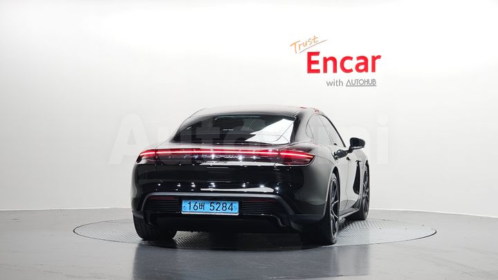 Porsche Taycan 2022 — 4