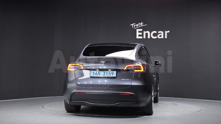 Tesla Model Y 2021 — 4