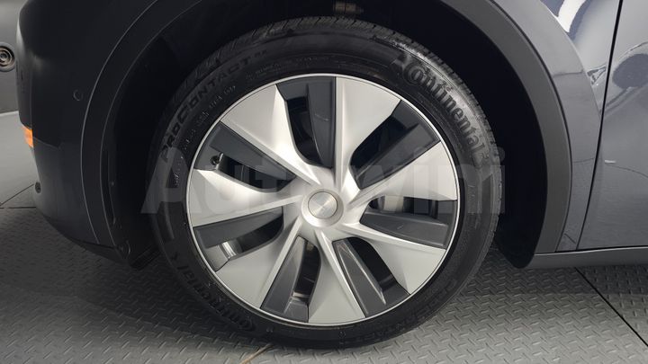 Tesla Model Y 2021 — 5