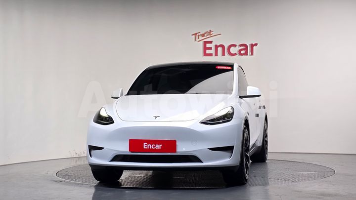 Tesla Model Y 2024 — 3