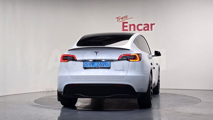 Tesla Model Y 2024 — 4
