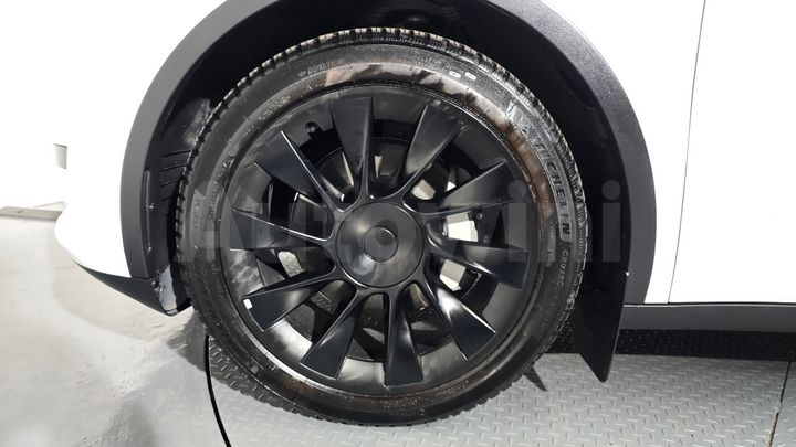 Tesla Model Y 2024 — 5