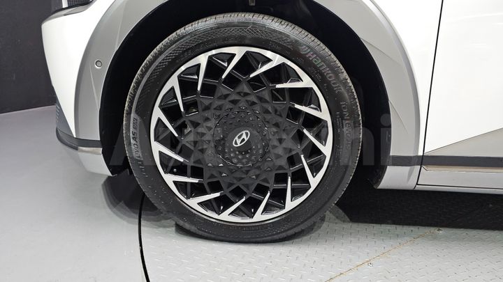 Hyundai Ioniq5 2022 — 5
